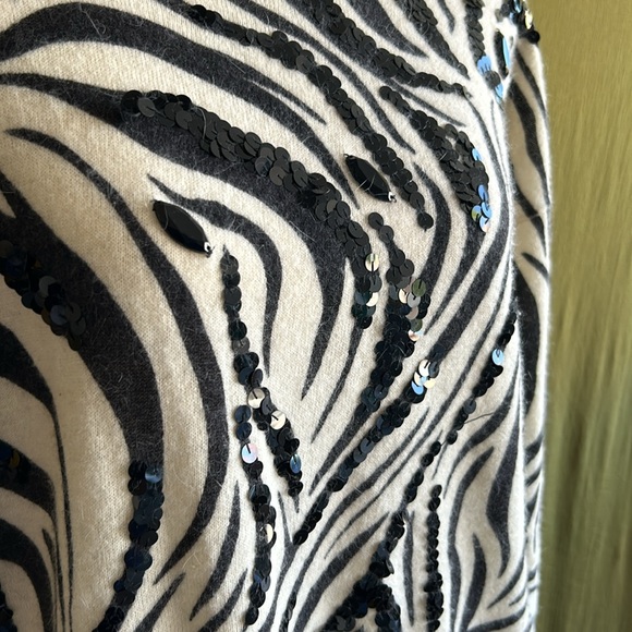 VTG Cedars Lambswool and Rabbit Hair Zebra Sequined Sweater - Picture 2 of 11